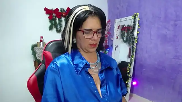 sarasmith3 online show from December 2025 01:01:02 AM