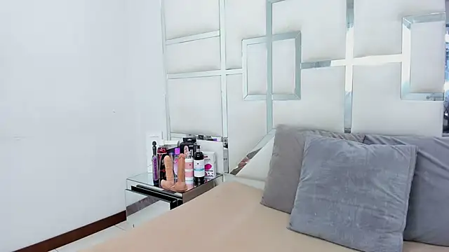 ZoeWan69 online show from February 2025 12:59:01 PM