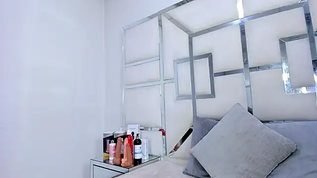 ZoeWan69 online show from October 2025 12:06:01 PM