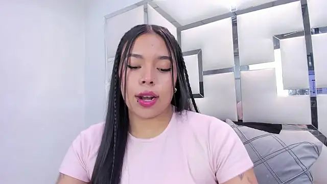 ZoeWan69 online show from February 2026 02:11:02 PM