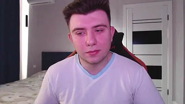 honey furry online show from March 2026 04:52:02 AM