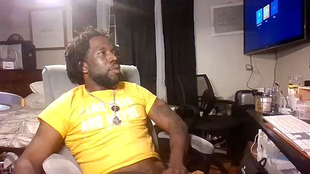 Snapshot of BigDMann40 chatting on November 2025 04:55:01 AM BigDMann40 online show from November 2025 04:55:01 AM