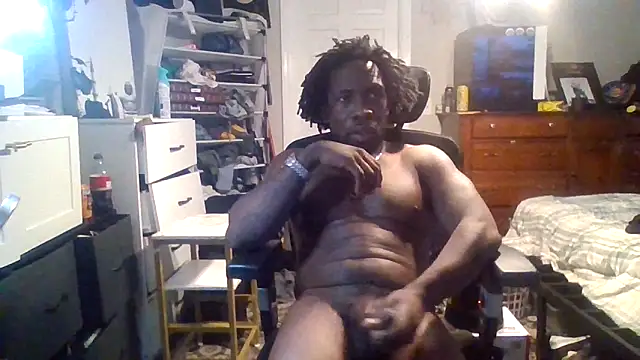 Snapshot of BigDMann40 chatting on December 2025 08:29:01 PM BigDMann40 online show from December 2025 08:29:01 PM