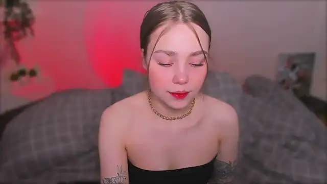 Snapshot of YourMegan chatting on April 2026 12:28:01 AM YourMegan online show from April 2026 12:28:01 AM
