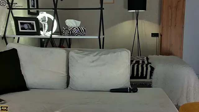 emiljanna online show from March 2025 11:22:02 AM