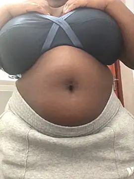 Snapshot of servingBigTitis chatting on February 2025 07:45:01 AM servingBigTitis online show from February 2025 07:45:01 AM