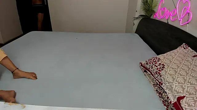 Queen Couple online show from September 2025 05:11:01 AM