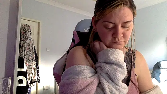 AureliaXOX online show from February 2025 03:47:01 PM