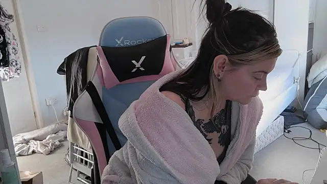 AureliaXOX online show from March 2025 03:48:01 PM