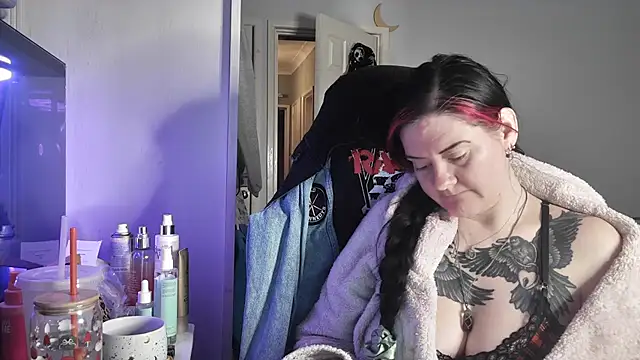 AureliaXOX online show from December 2025 02:33:01 PM