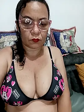 Snapshot of thefuckingowneroftits chatting on November 2025 03:32:02 AM thefuckingowneroftits online show from November 2025 03:32:02 AM