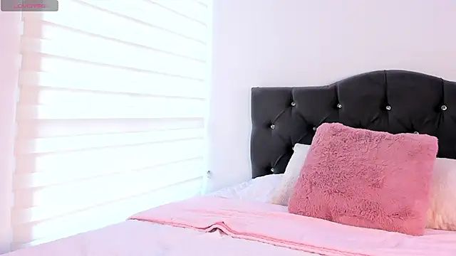 GABBY CULLEN online show from November 2025 08:40:01 PM