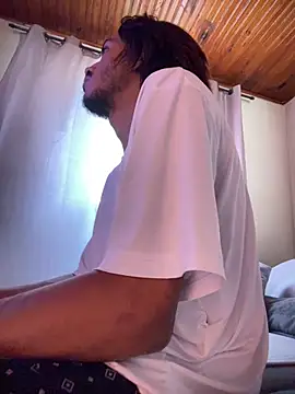 Snapshot of Mineirinho043 chatting on April 2026 02:17:02 PM Mineirinho043 online show from April 2026 02:17:02 PM