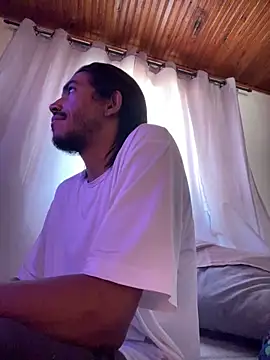 Snapshot of Mineirinho043 chatting on April 2026 03:06:01 PM Mineirinho043 online show from April 2026 03:06:01 PM