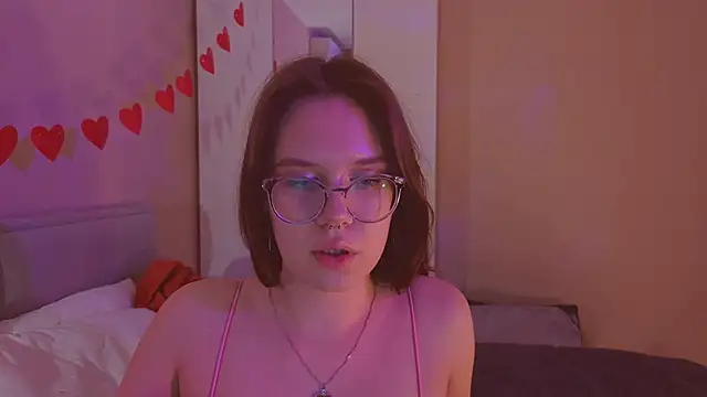 Mia Luw online show from February 2026 04:48:01 PM