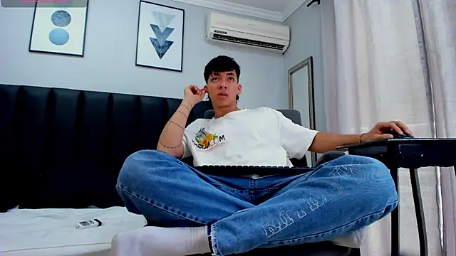 Snapshot of ISAAC_CRYSTON chatting on February 2025 06:17:02 PM ISAAC CRYSTON online show from February 2025 06:17:02 PM