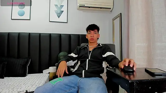 Snapshot of ISAAC_CRYSTON chatting on February 2025 01:27:02 PM ISAAC CRYSTON online show from February 2025 01:27:02 PM