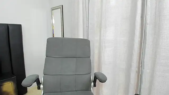 Snapshot of ISAAC_CRYSTON chatting on February 2025 01:33:01 PM ISAAC CRYSTON online show from February 2025 01:33:01 PM