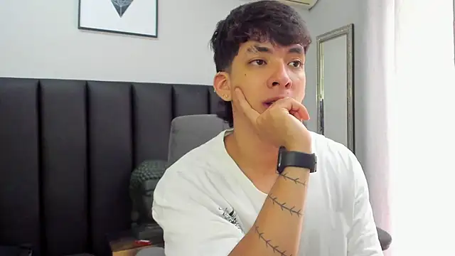 Snapshot of ISAAC_CRYSTON chatting on February 2025 05:11:02 PM ISAAC CRYSTON online show from February 2025 05:11:02 PM