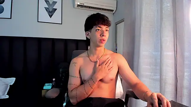 Snapshot of ISAAC_CRYSTON chatting on February 2025 08:03:02 PM ISAAC CRYSTON online show from February 2025 08:03:02 PM