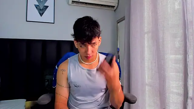 Snapshot of ISAAC_CRYSTON chatting on March 2025 07:37:01 PM ISAAC CRYSTON online show from March 2025 07:37:01 PM