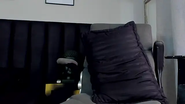 Snapshot of ISAAC_CRYSTON chatting on March 2025 10:38:01 PM ISAAC CRYSTON online show from March 2025 10:38:01 PM