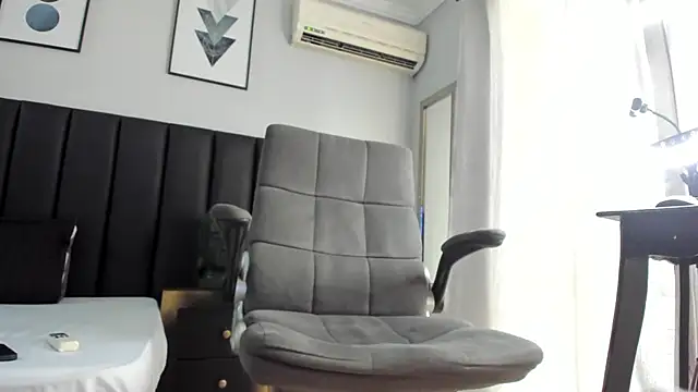 Snapshot of ISAAC_CRYSTON chatting on March 2025 07:16:02 PM ISAAC CRYSTON online show from March 2025 07:16:02 PM