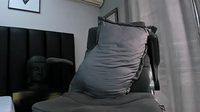 Snapshot of ISAAC_CRYSTON chatting on March 2025 10:21:01 PM ISAAC CRYSTON online show from March 2025 10:21:01 PM