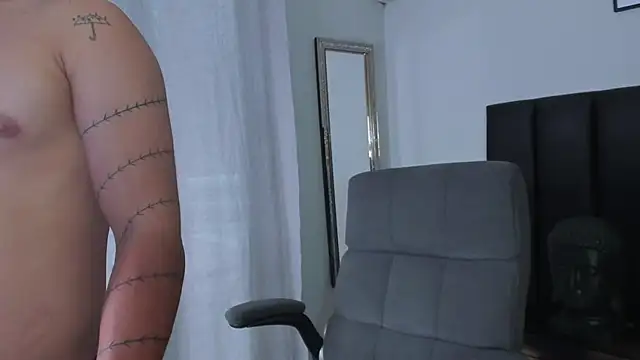 Snapshot of ISAAC_CRYSTON chatting on March 2025 10:38:01 PM ISAAC CRYSTON online show from March 2025 10:38:01 PM