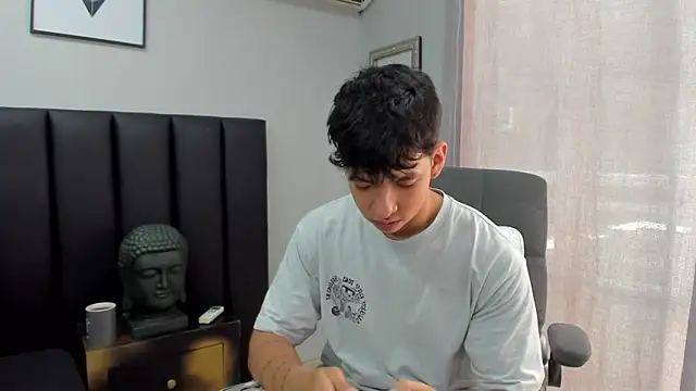 Snapshot of ISAAC_CRYSTON chatting on March 2025 07:17:01 PM ISAAC CRYSTON online show from March 2025 07:17:01 PM