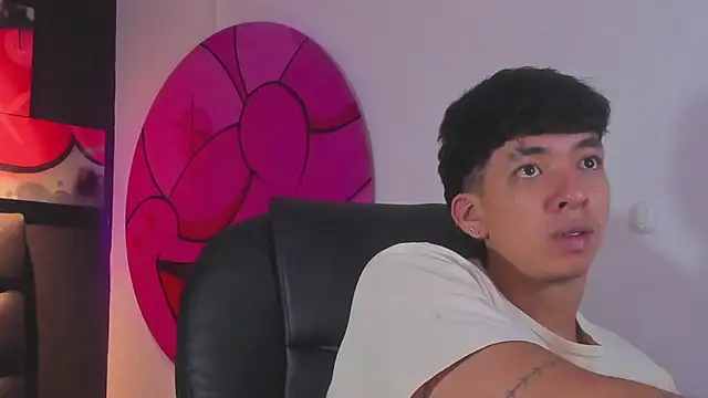 Snapshot of ISAAC_CRYSTON chatting on September 2025 08:31:01 PM ISAAC CRYSTON online show from September 2025 08:31:01 PM