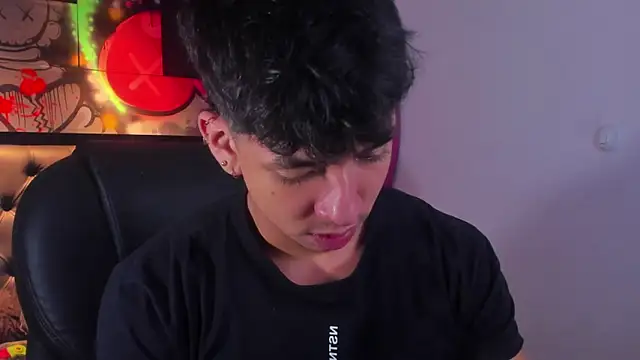 Snapshot of ISAAC_CRYSTON chatting on September 2025 08:10:01 PM ISAAC CRYSTON online show from September 2025 08:10:01 PM