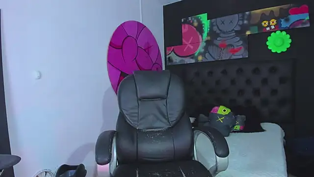 Snapshot of ISAAC_CRYSTON chatting on September 2025 07:30:02 PM ISAAC CRYSTON online show from September 2025 07:30:02 PM