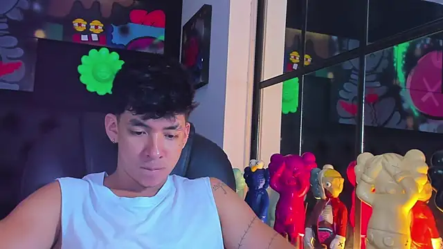 Snapshot of ISAAC_CRYSTON chatting on October 2025 08:17:01 PM ISAAC CRYSTON online show from October 2025 08:17:01 PM