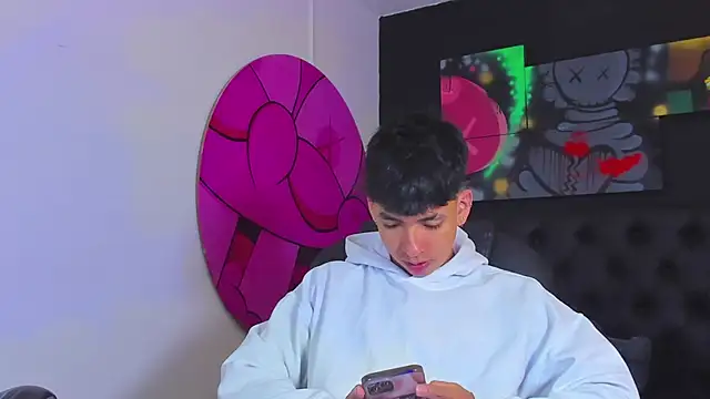 Snapshot of ISAAC_CRYSTON chatting on October 2025 08:40:02 PM ISAAC CRYSTON online show from October 2025 08:40:02 PM