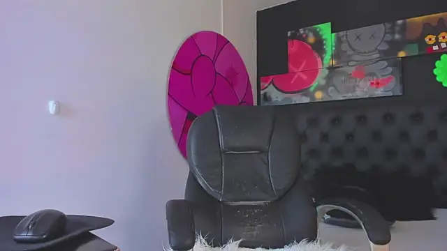 Snapshot of ISAAC_CRYSTON chatting on October 2025 09:48:02 PM ISAAC CRYSTON online show from October 2025 09:48:02 PM