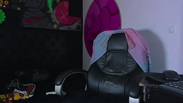 Snapshot of ISAAC_CRYSTON chatting on October 2025 07:47:01 PM ISAAC CRYSTON online show from October 2025 07:47:01 PM