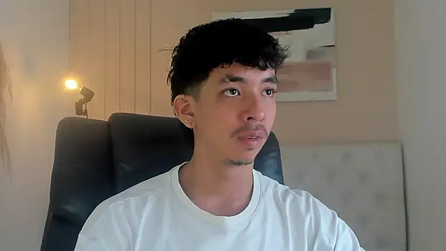 Snapshot of ISAAC_CRYSTON chatting on November 2025 08:42:02 PM ISAAC CRYSTON online show from November 2025 08:42:02 PM