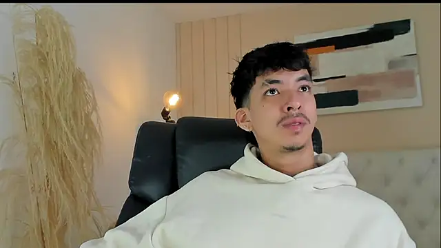 Snapshot of ISAAC_CRYSTON chatting on November 2025 08:29:01 PM ISAAC CRYSTON online show from November 2025 08:29:01 PM