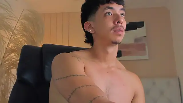 Snapshot of ISAAC_CRYSTON chatting on November 2025 09:30:02 PM ISAAC CRYSTON online show from November 2025 09:30:02 PM