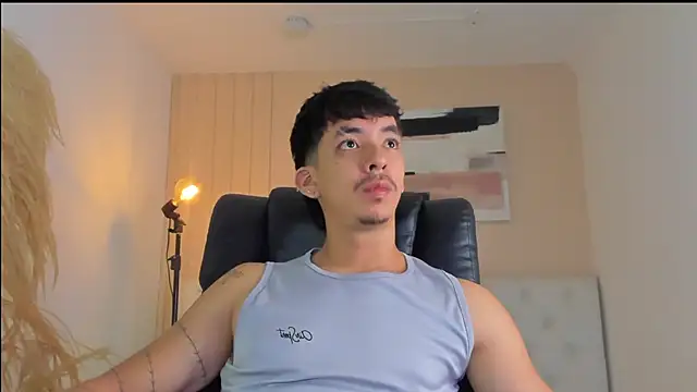 Snapshot of ISAAC_CRYSTON chatting on November 2025 08:09:01 PM ISAAC CRYSTON online show from November 2025 08:09:01 PM