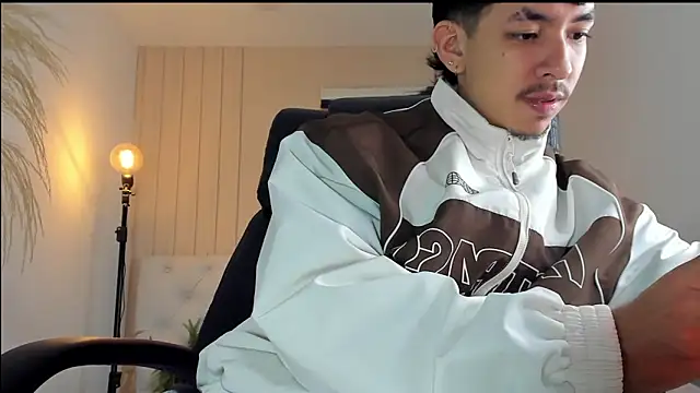 Snapshot of ISAAC_CRYSTON chatting on November 2025 08:33:02 PM ISAAC CRYSTON online show from November 2025 08:33:02 PM