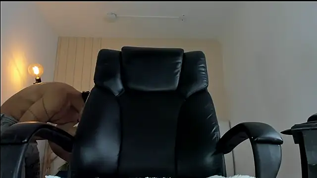 Snapshot of ISAAC_CRYSTON chatting on November 2025 08:45:01 PM ISAAC CRYSTON online show from November 2025 08:45:01 PM