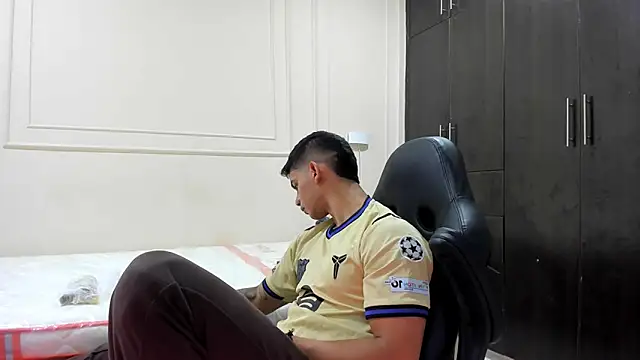 ANDRES STUD online show from April 2026 04:27:01 AM