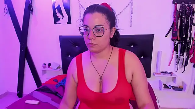 Julieta Carden  online show from March 2026 07:30:01 PM