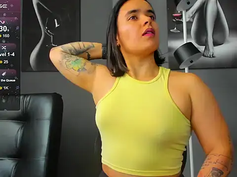 karlyjons12 online show from October 2025 06:41:01 PM