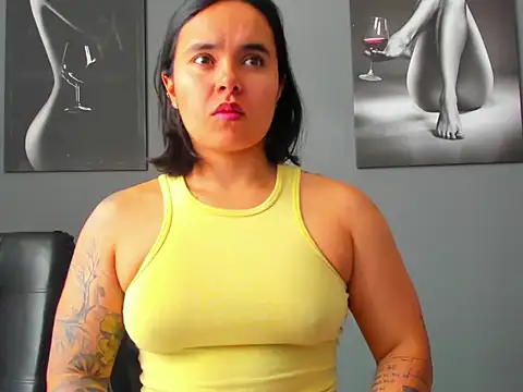 karlyjons12 online show from February 2026 03:38:01 PM