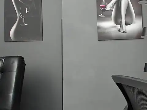 karlyjons12 online show from April 2026 04:33:02 PM