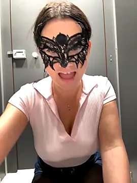 Loveblackzilla online show from November 2025 01:43:03 PM