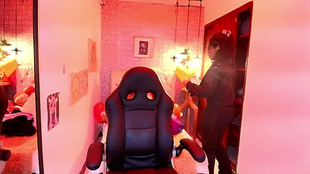 tylla  online show from March 2025 03:01:01 AM